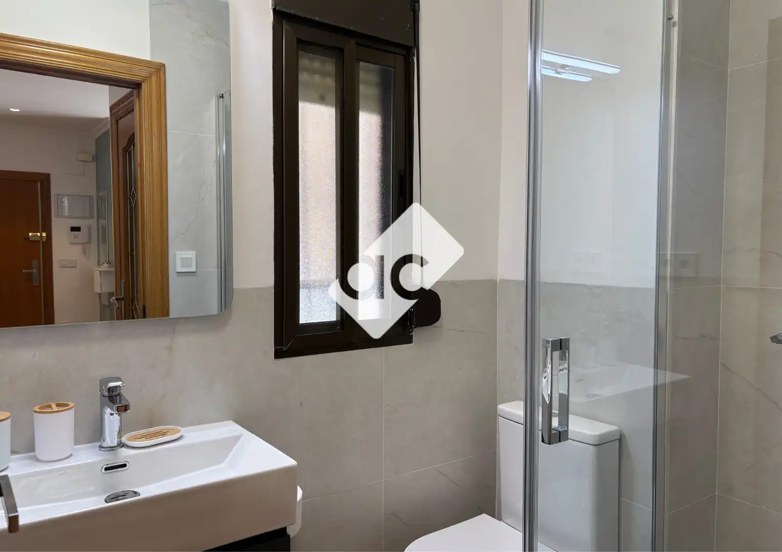 Baño de Apartamento de alquiler en Valencia con Aire acondicionado, Calefacción y Parquet