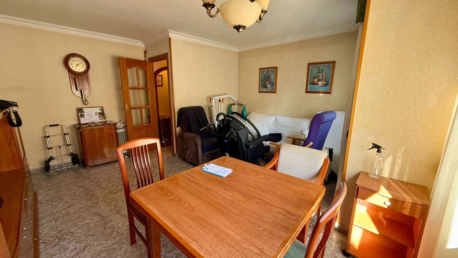 Menjador de Pis en venda en Cornellà de Llobregat amb Moblat