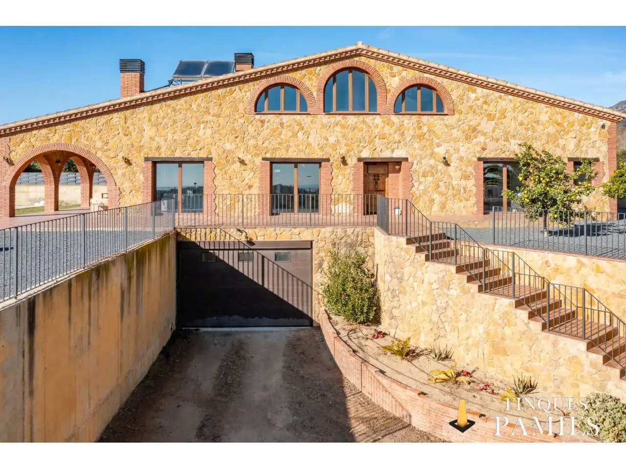 Vista exterior de Casa o xalet en venda en Vilanova d'Escornalbou amb Aire condicionat, Calefacció i Jardí privat