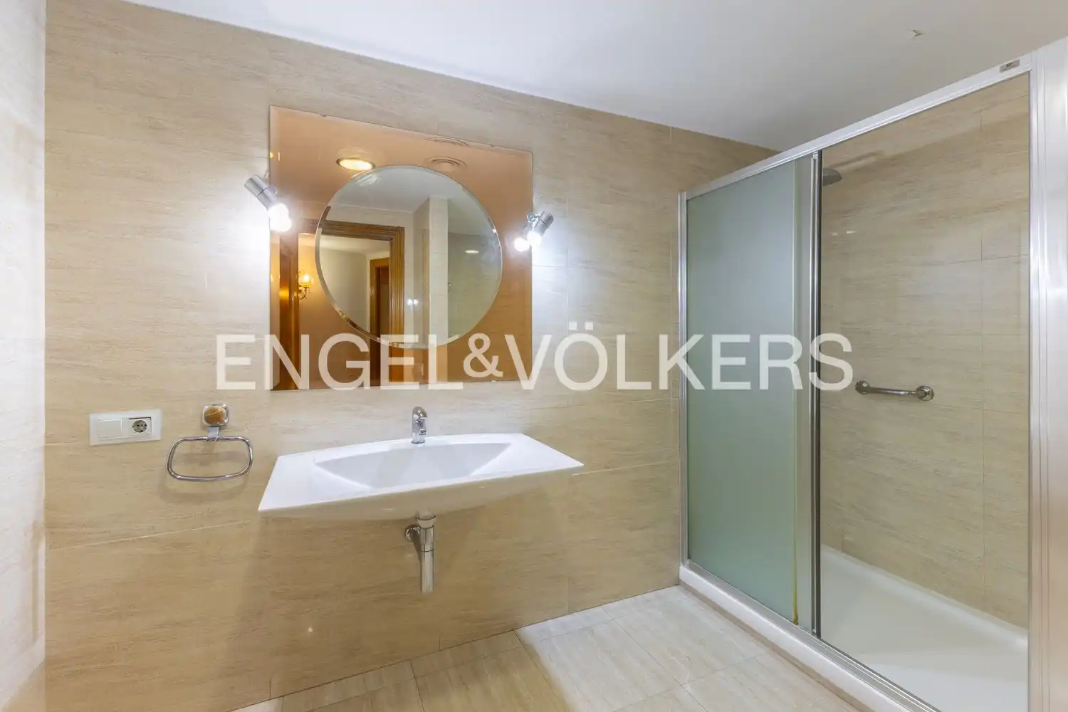 Baño de Piso de alquiler en Valencia con Aire acondicionado, Calefacción y Terraza