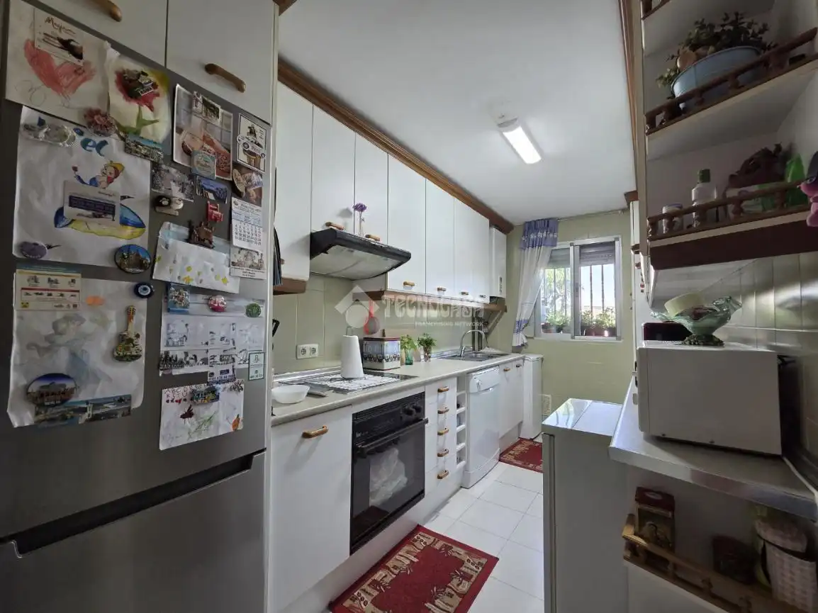 Cocina de Piso en venta en Velilla de San Antonio con Aire acondicionado, Calefacción y Amueblado