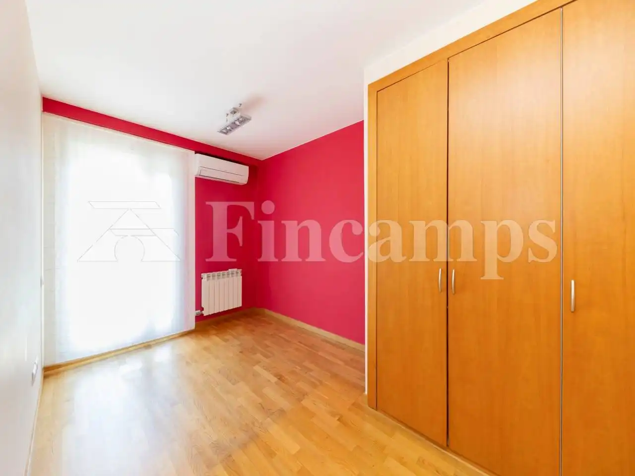 Schlafzimmer von Dachboden zum Verkauf in Terrassa mit Klimaanlage, Heizung und Parkett
