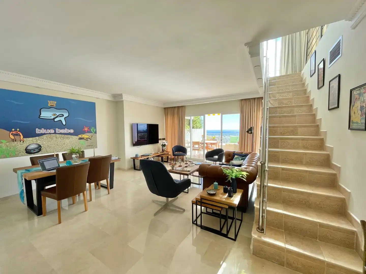 Sala d'estar de Àtic de lloguer en Marbella amb Aire condicionat, Terrassa i Piscina
