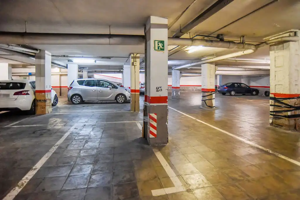 Aparcament de Garatge en venda en Centre - Sant Oleguer