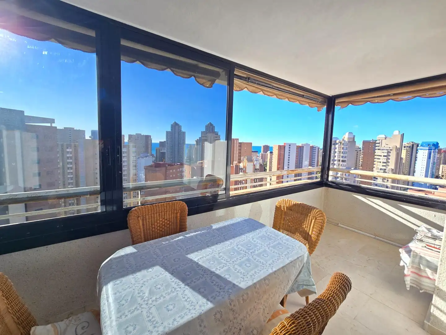 Vista exterior de Apartamento en venta en Benidorm con Amueblado y Piscina comunitaria