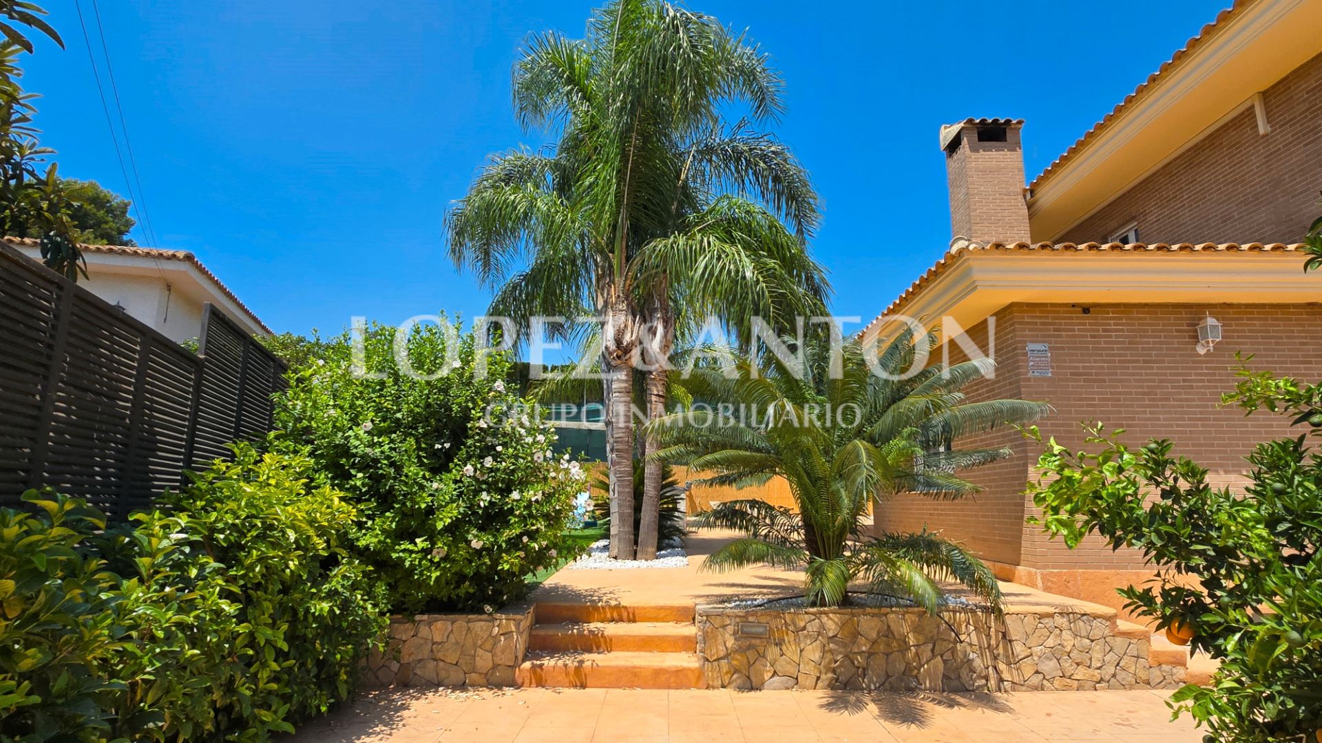 Vista exterior de Casa o chalet en venta en L'Eliana con Aire acondicionado, Calefacción y Jardín privado