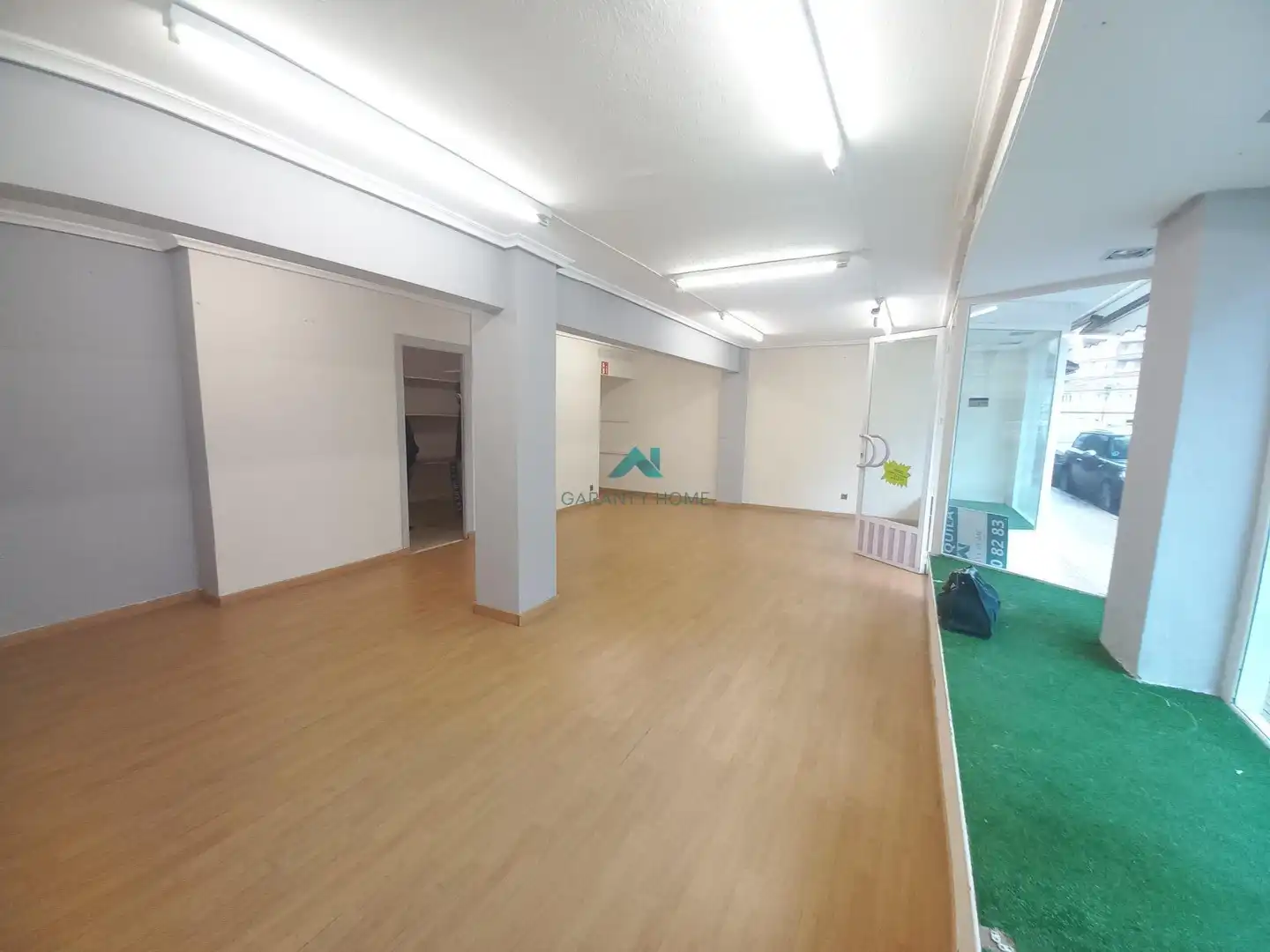 Local comercial de lloguer a Calle Santander, imagen 2