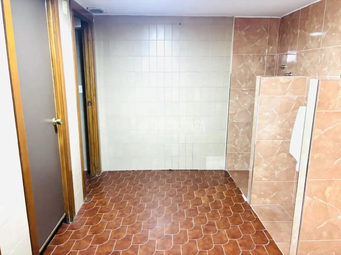 Bany de Oficina de lloguer en Zaragoza amb Aire condicionat