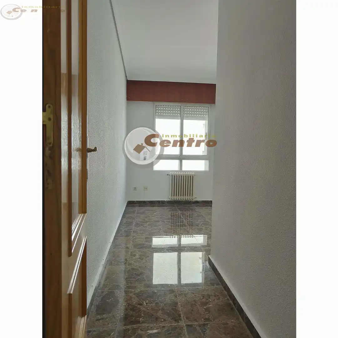 Piso en venta en Albacete con Calefacción, Terraza y Trastero