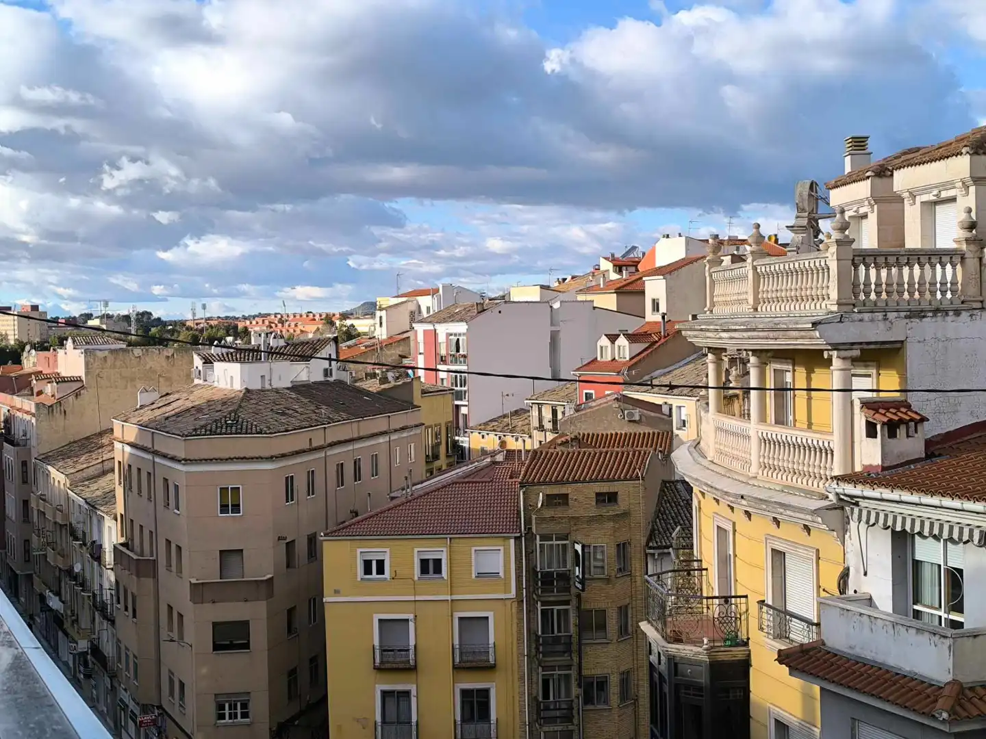 Vista exterior de Ático en venta en Cuenca con Calefacción, Parquet y Terraza