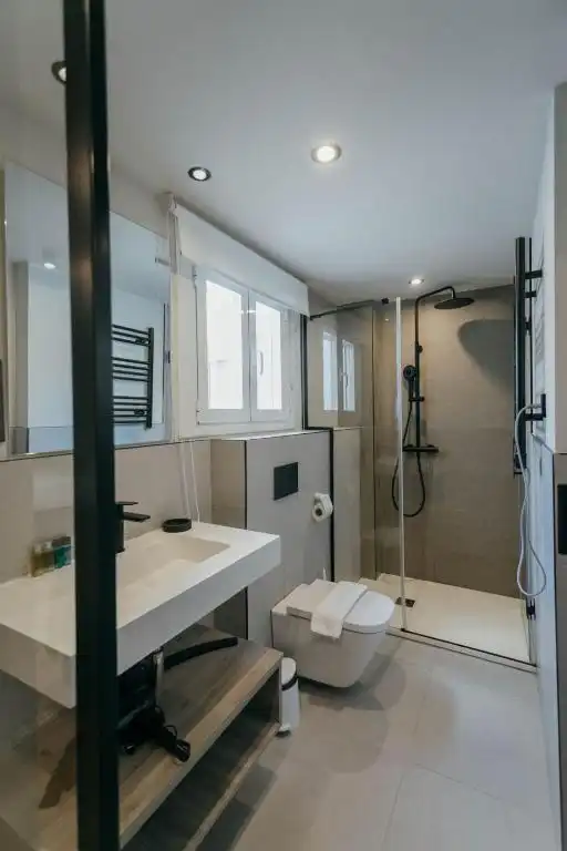 Bathroom of Flat for sale in Sevilla  with Air Conditioner, Heating and Furnished
