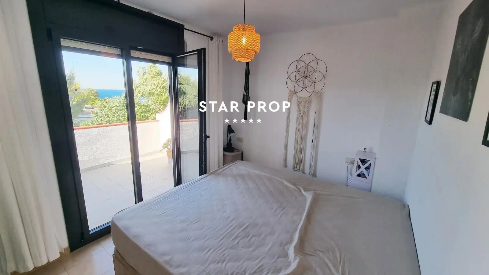 Habitación de Casa adosada en venta en Llançà con Terraza, Trastero y Amueblado