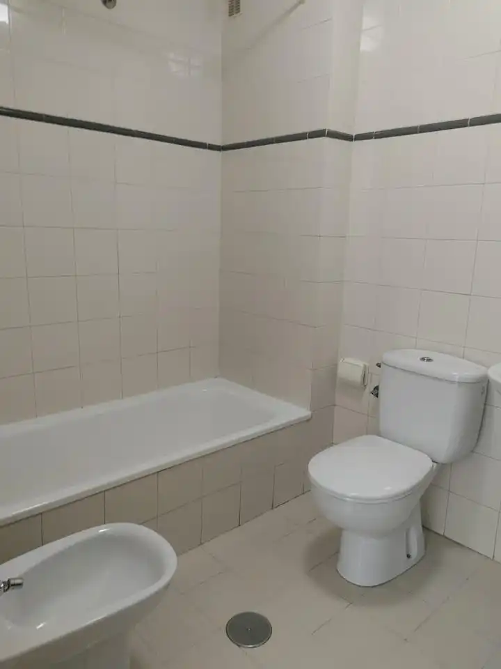 Bathroom of Flat for rent in Santiago de Compostela   with Heating
