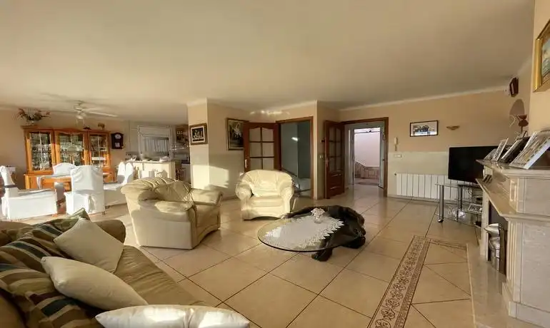 Sala d'estar de Casa o xalet en venda en Roses amb Jardí privat, Terrassa i Balcó
