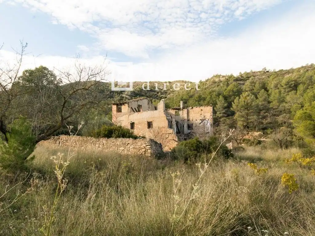 Finca rústica en venda en Benissanet