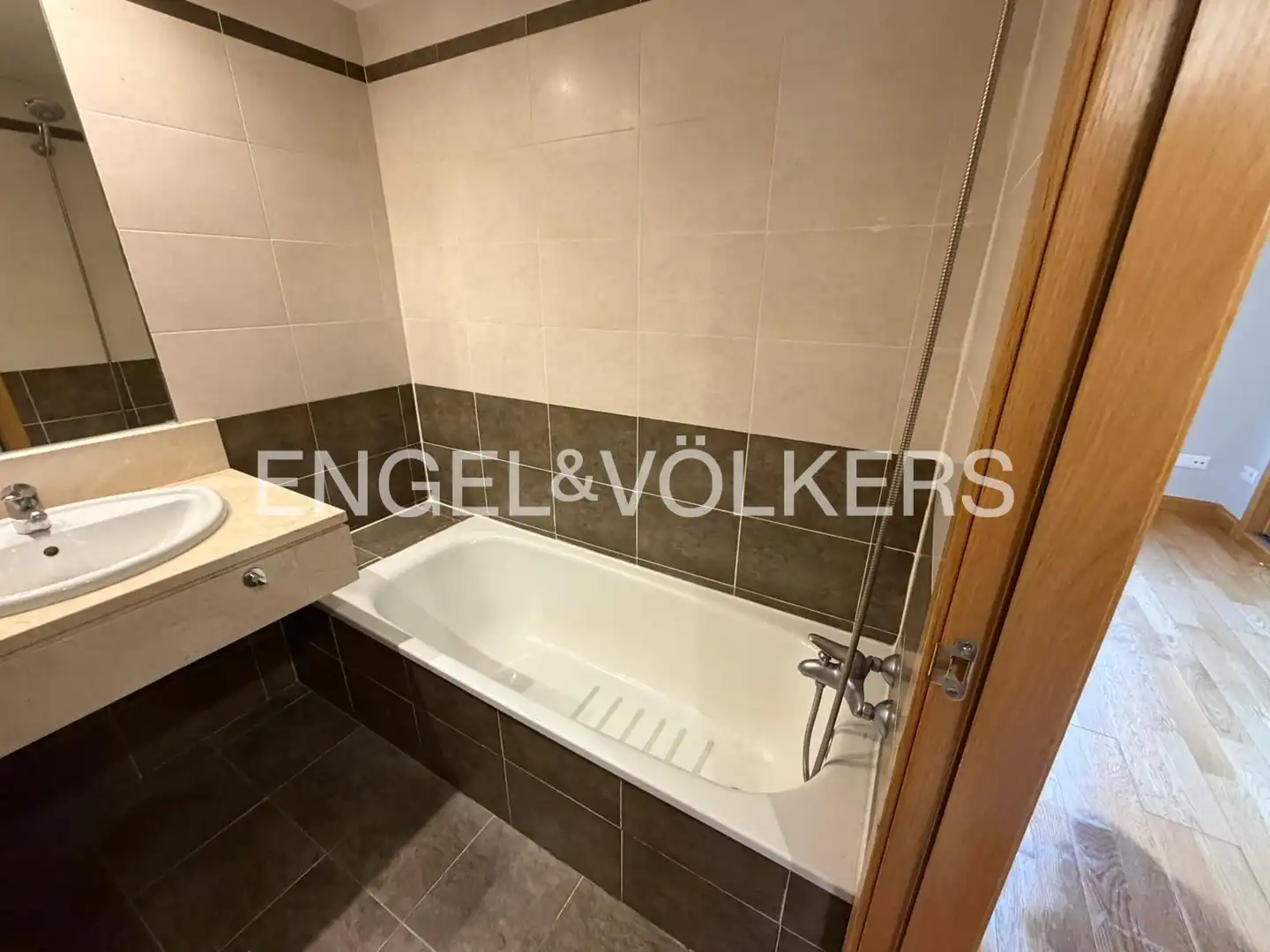 Baño de Apartamento de alquiler en San Sebastián de los Reyes con Aire acondicionado, Calefacción y Jardín privado