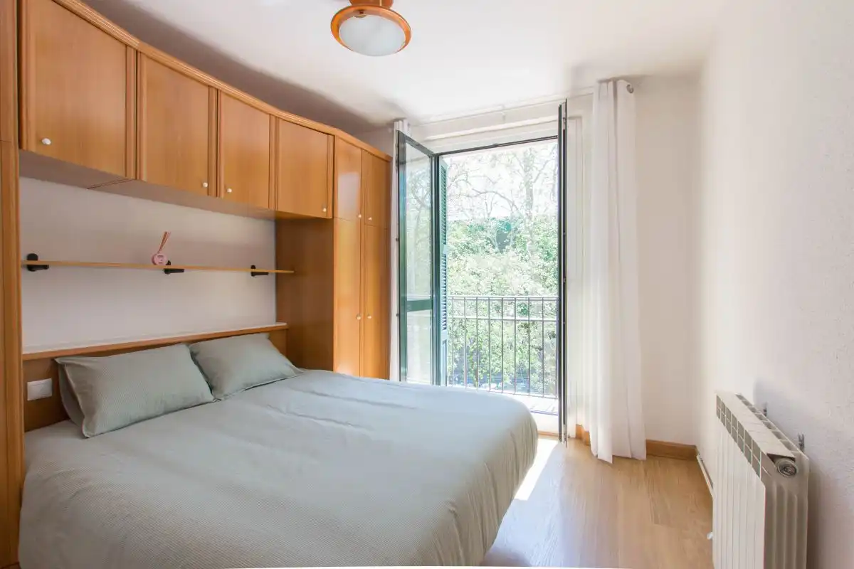 Schlafzimmer von Wohnung zur Miete in  Pamplona / Iruña mit Heizung und Balkon