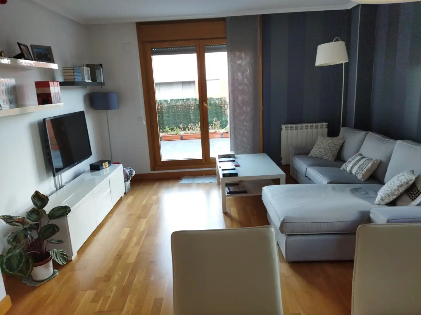 Sala d'estar de Àtic en venda en  Logroño amb Calefacció, Terrassa i Piscina