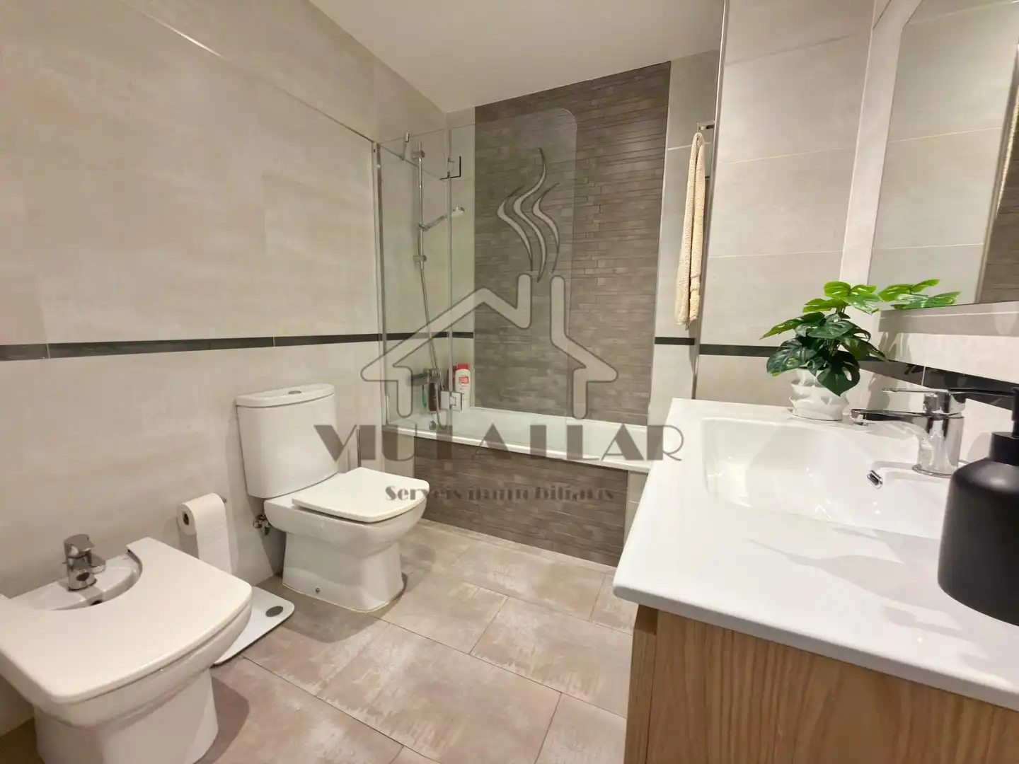 Bathroom of Flat for sale in Mataró  with Air Conditioner, Heating and Storage room