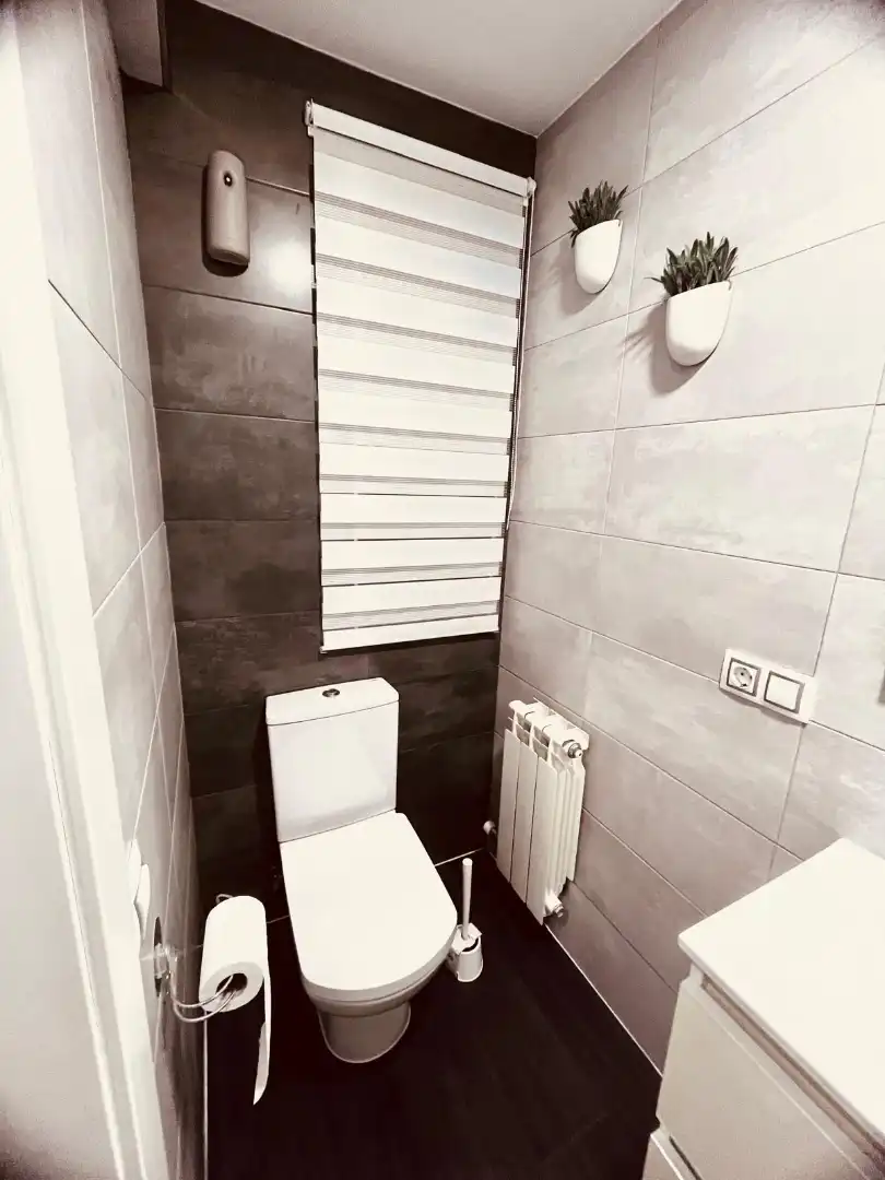 Badezimmer von Wohnung zur Miete in Burgos mit Möbliert