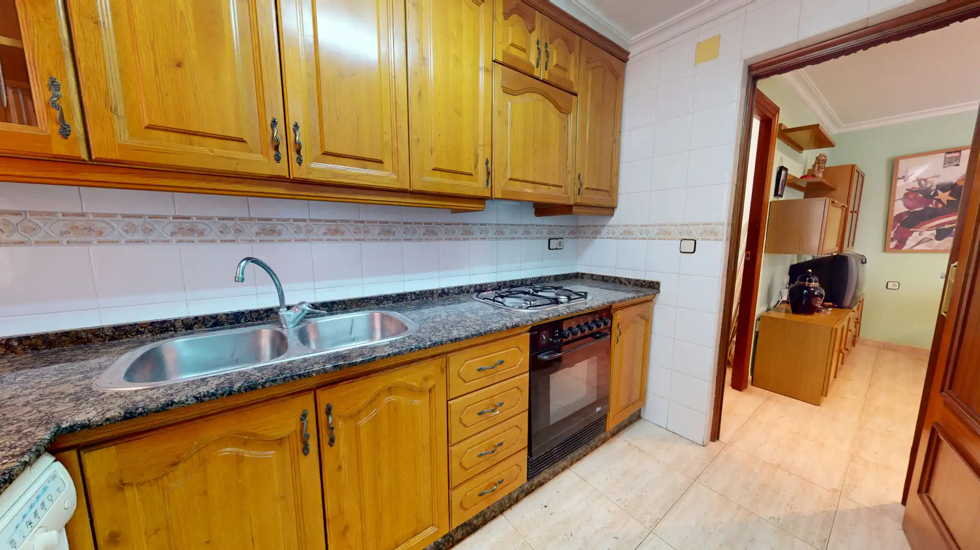 Cuina de Casa adosada en venda en Elda amb Aire condicionat, Terrassa i Traster