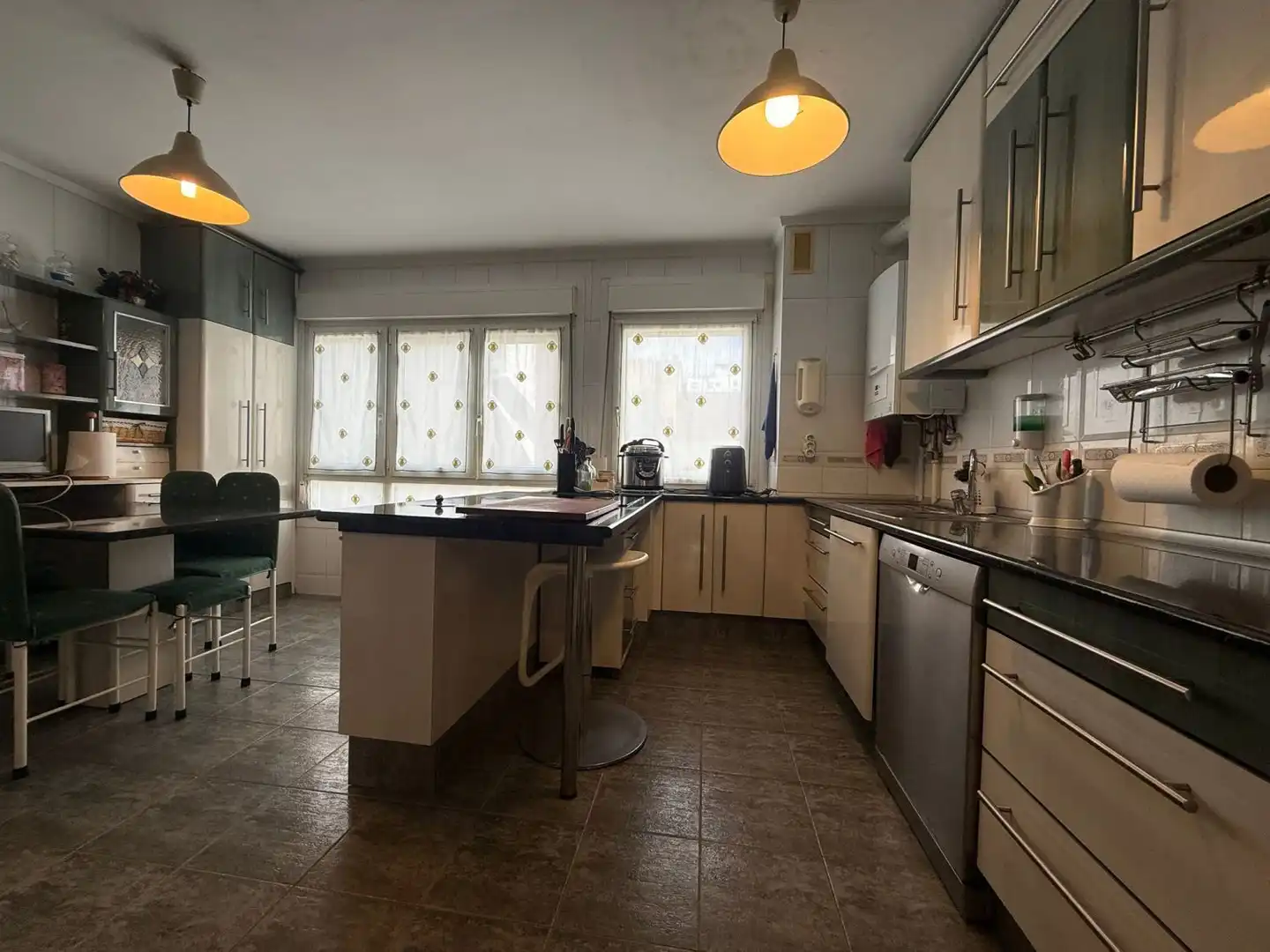 Cuina de Pis en venda en Gijón  amb Calefacció, Traster i Balcó