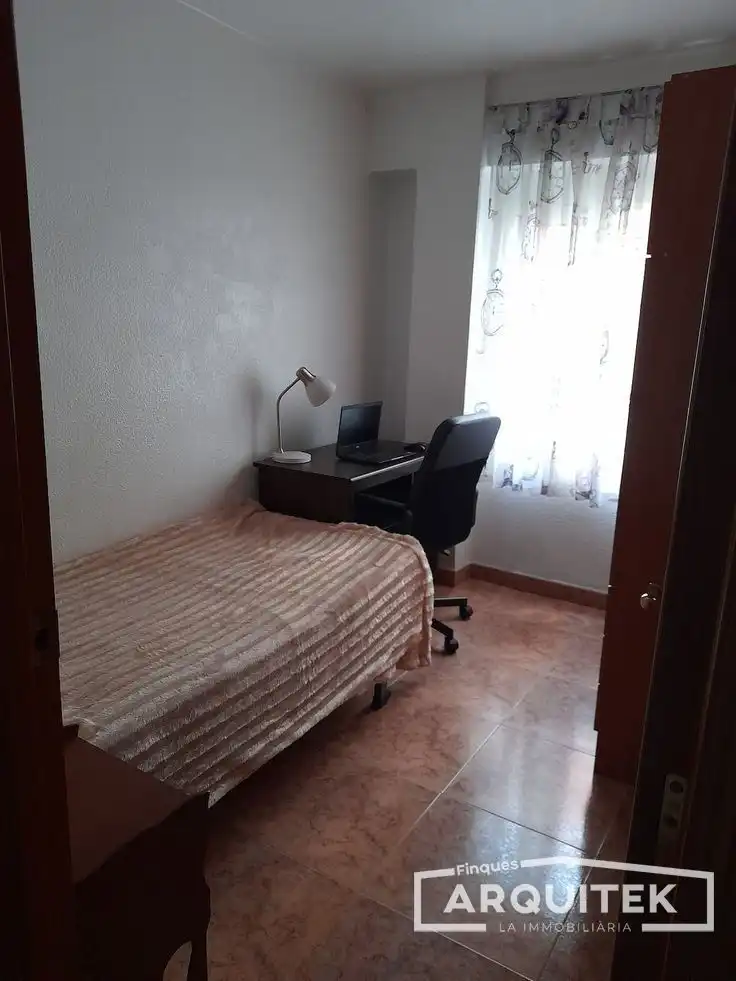Habitación de Casa adosada en venta en Torrefarrera con Aire acondicionado, Calefacción y Jardín privado