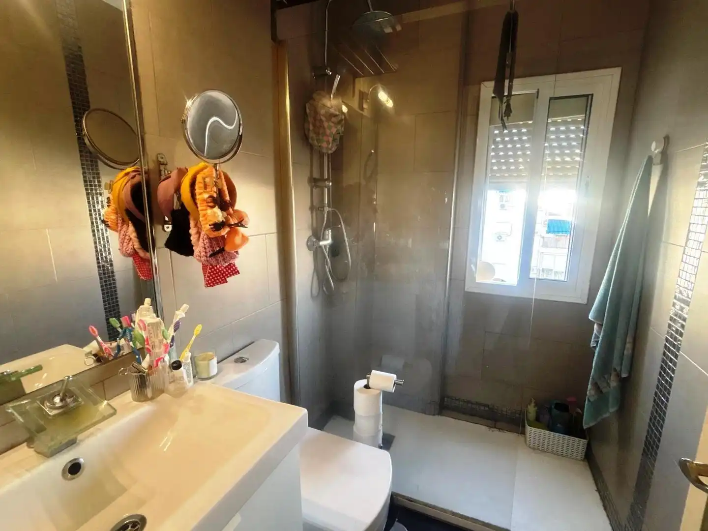 Badezimmer von Wohnung zum Verkauf in Gines mit Klimaanlage und Gemeinschaftspool