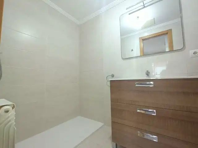 Bathroom of Flat for sale in Vigo   with Heating, Storage room and Balcony