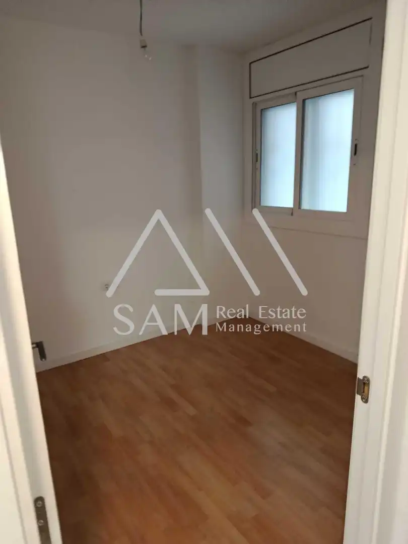 Habitación de Planta baja en venta en Barcelona con Calefacción
