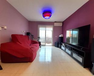 Sala d'estar de Pis en venda en Salt amb Aire condicionat, Terrassa i Balcó