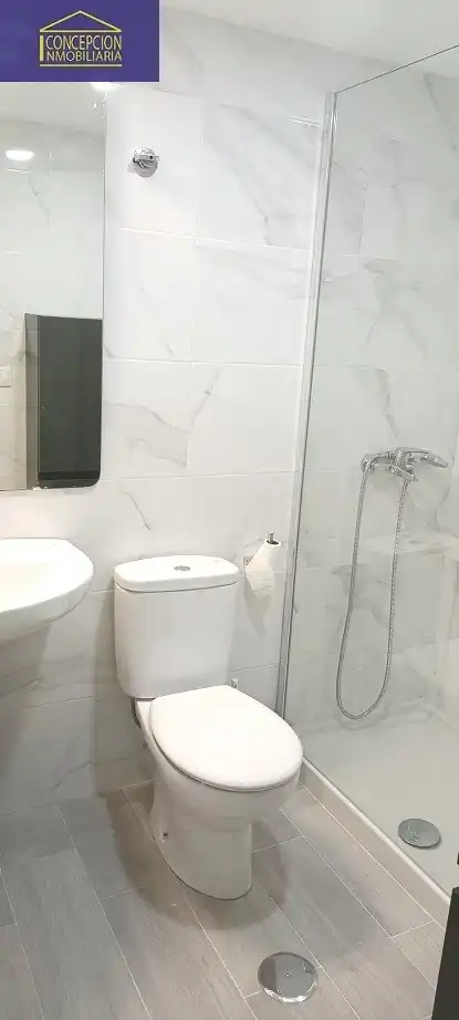Badezimmer von Wohnung mieten mit Kaufoption in Córdoba mit Klimaanlage, Heizung und Terrasse