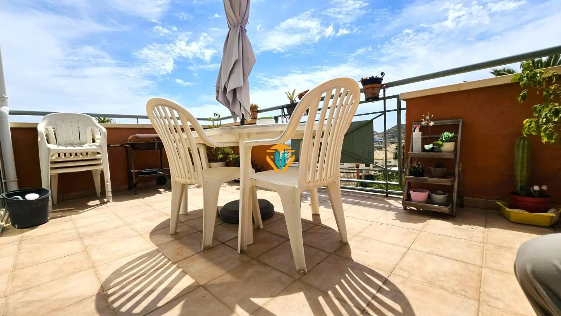 Terrasse von Einfamilien-Reihenhaus zum Verkauf in Finestrat mit Klimaanlage, Privatgarten und Terrasse