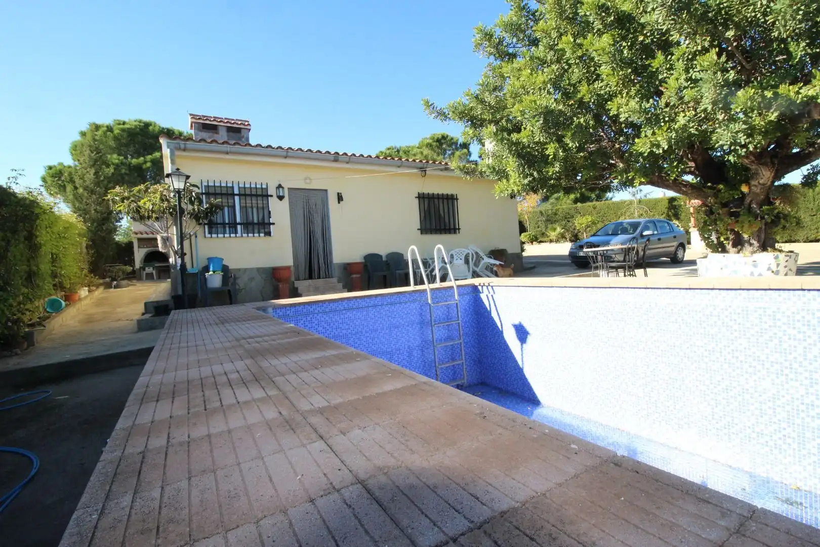 Vista exterior de Casa o xalet en venda en Chiva amb Jardí privat, Terrassa i Traster