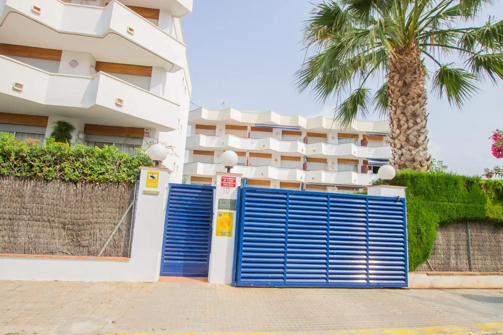 Vista exterior de Pis en venda en Sitges amb Jardí privat, Terrassa i Balcó