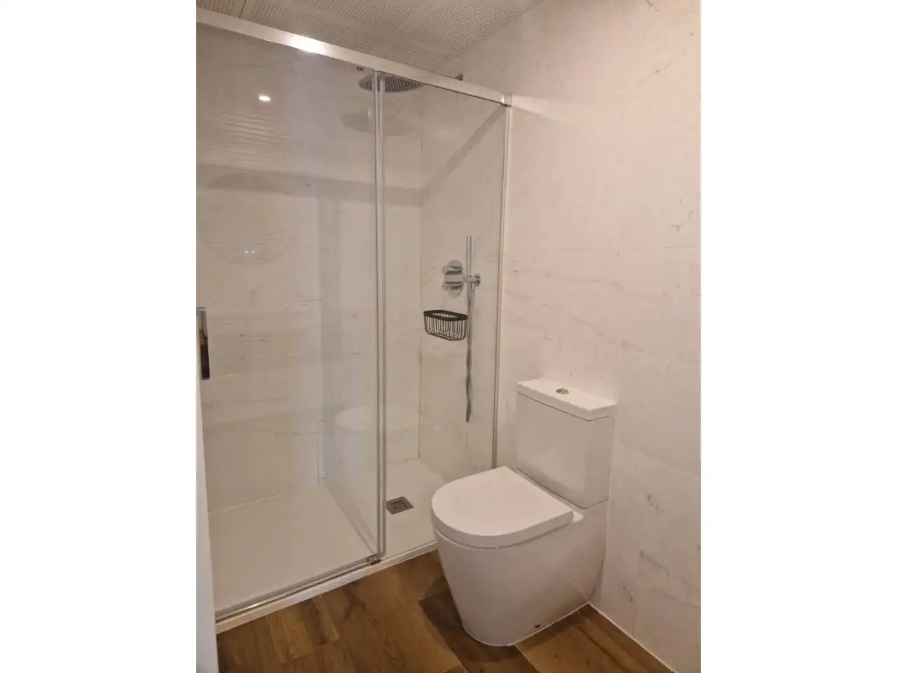 Baño de Piso de alquiler en Valencia con Aire acondicionado, Parquet y Balcón