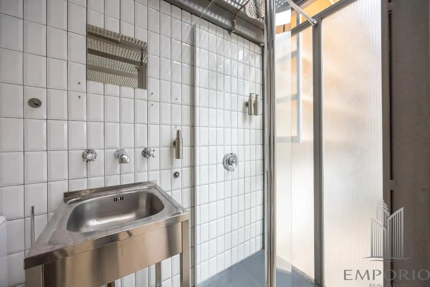 Baño de Local en venta en Madrid con Aire acondicionado