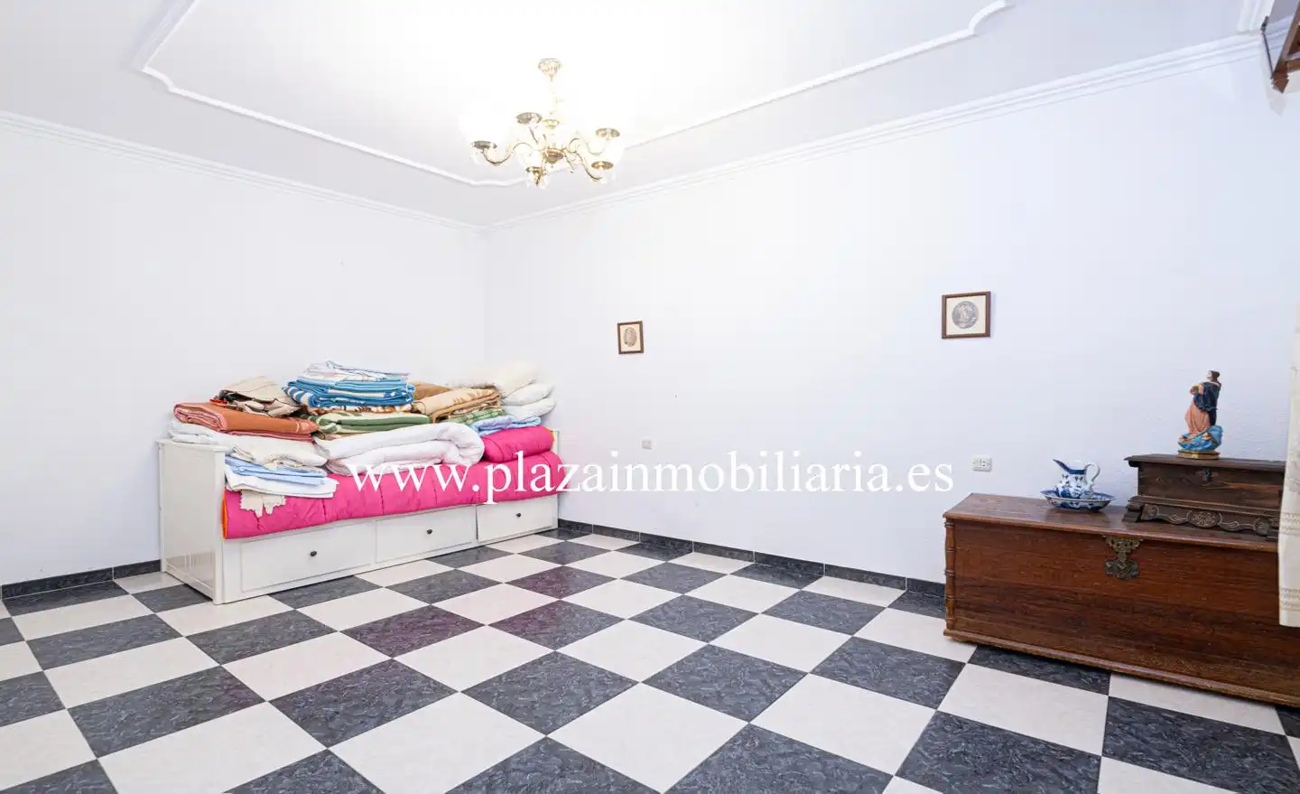Habitación de Planta baja en venta en Lucena con Terraza y Trastero