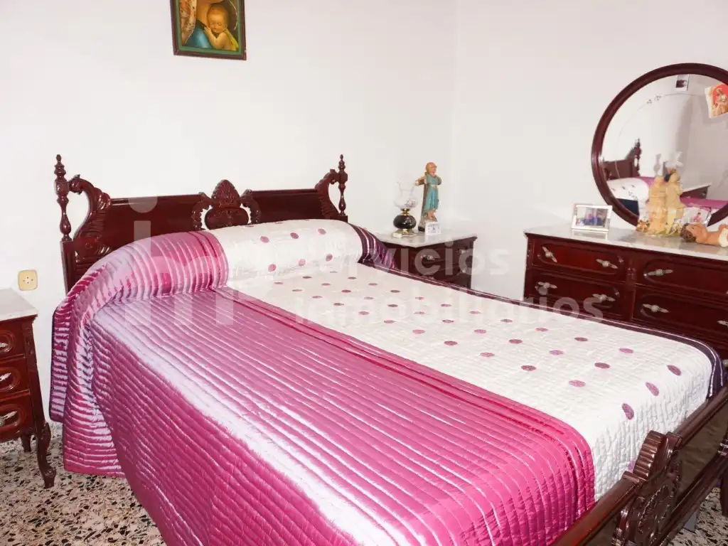 Habitación de Casa adosada en venta en Benamocarra con Jardín privado, Terraza y Amueblado