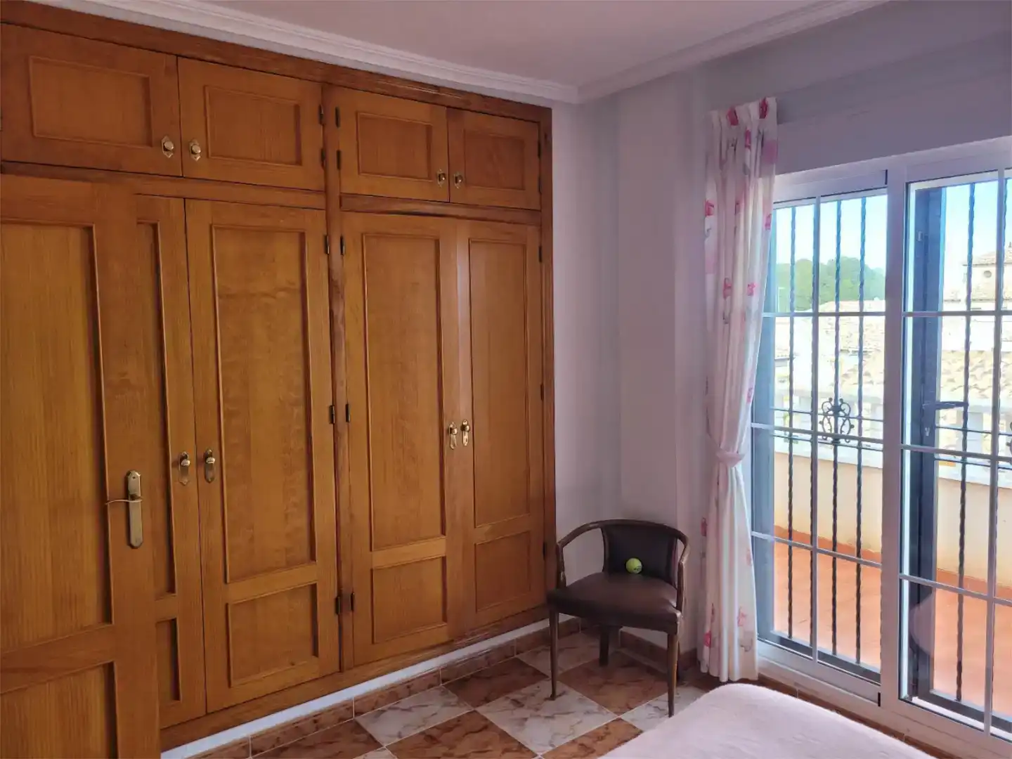 Dormitori de Casa adosada en venda en Orihuela amb Jardí privat, Traster i Moblat