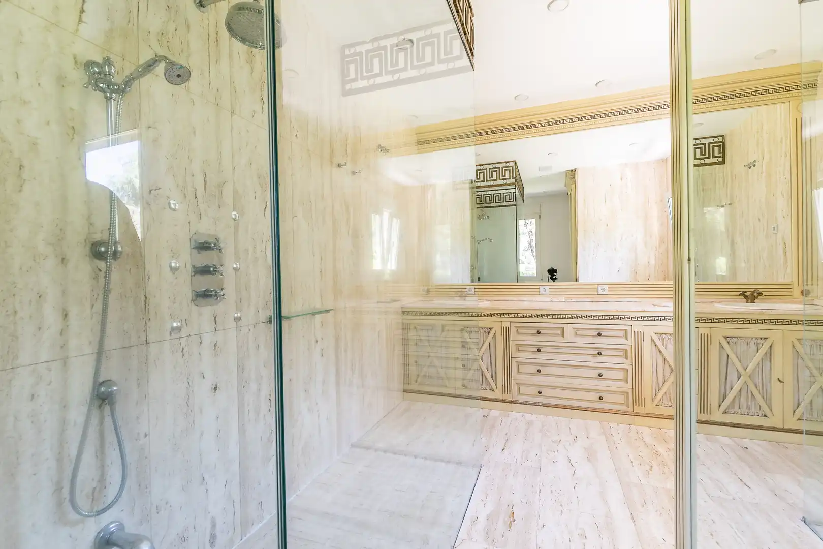 Bathroom of Houses for rent in Madrid  with Air Conditioner, Heating and Private garden