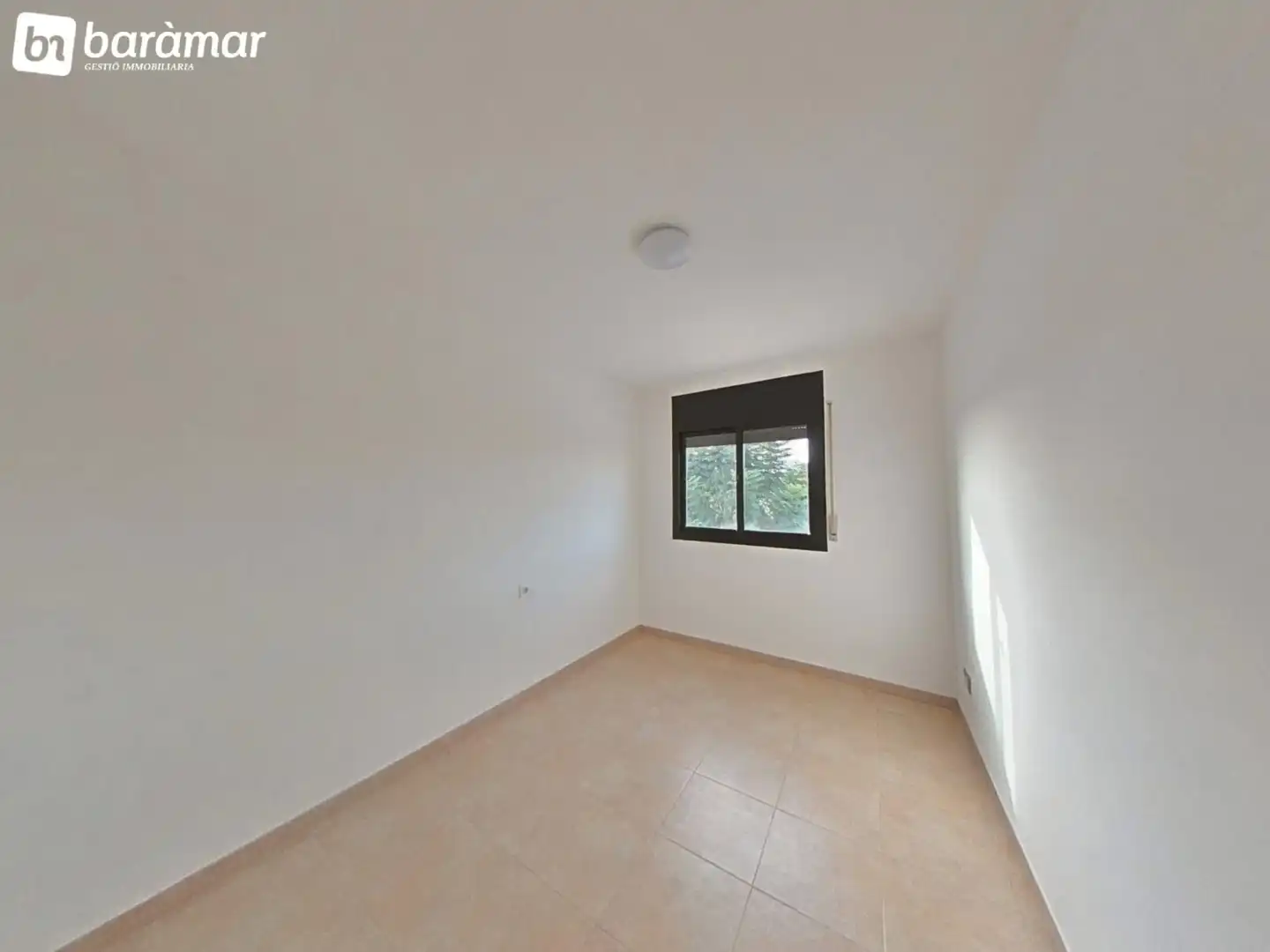 Habitación de Casa adosada en venta en Roda de Berà con Aire acondicionado, Calefacción y Jardín privado