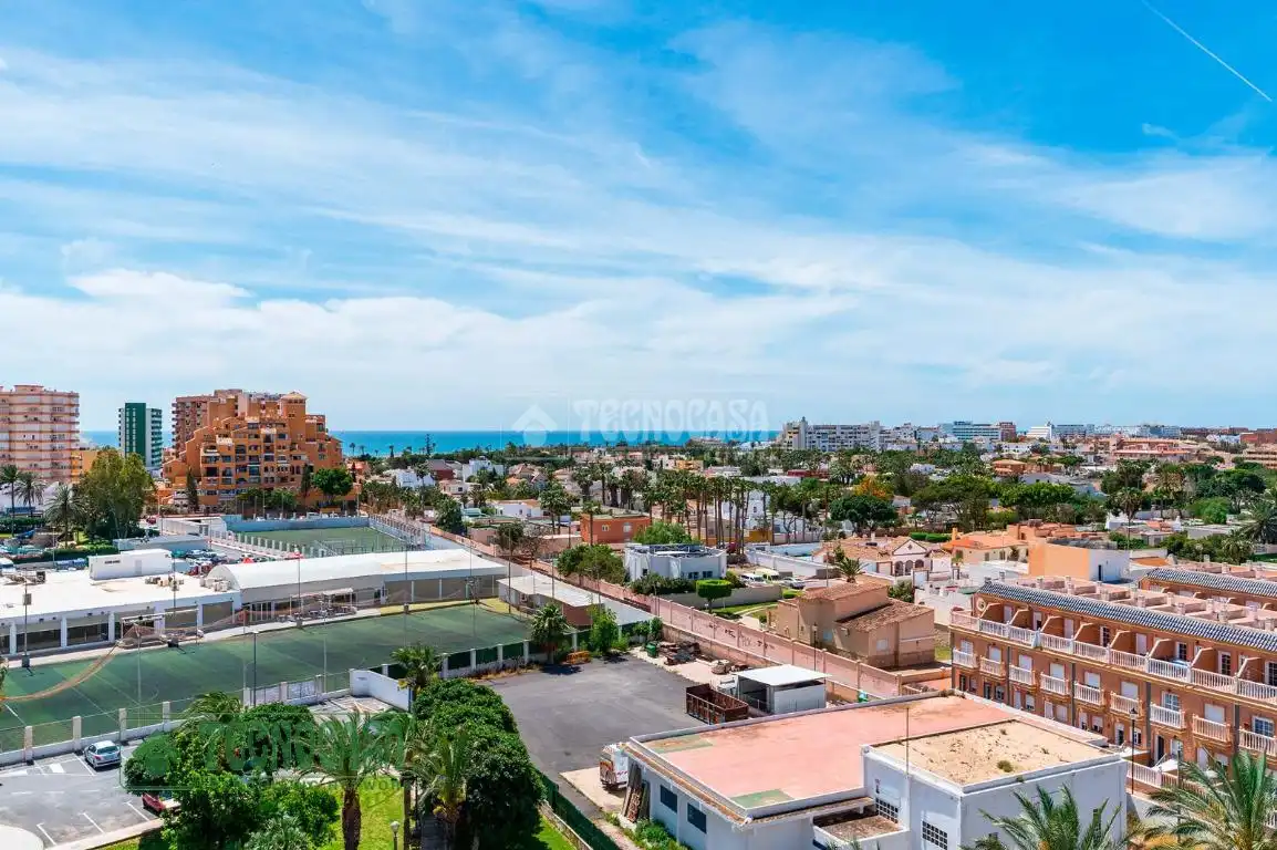 Vista exterior de Piso en venta en Roquetas de Mar con Aire acondicionado, Terraza y Amueblado