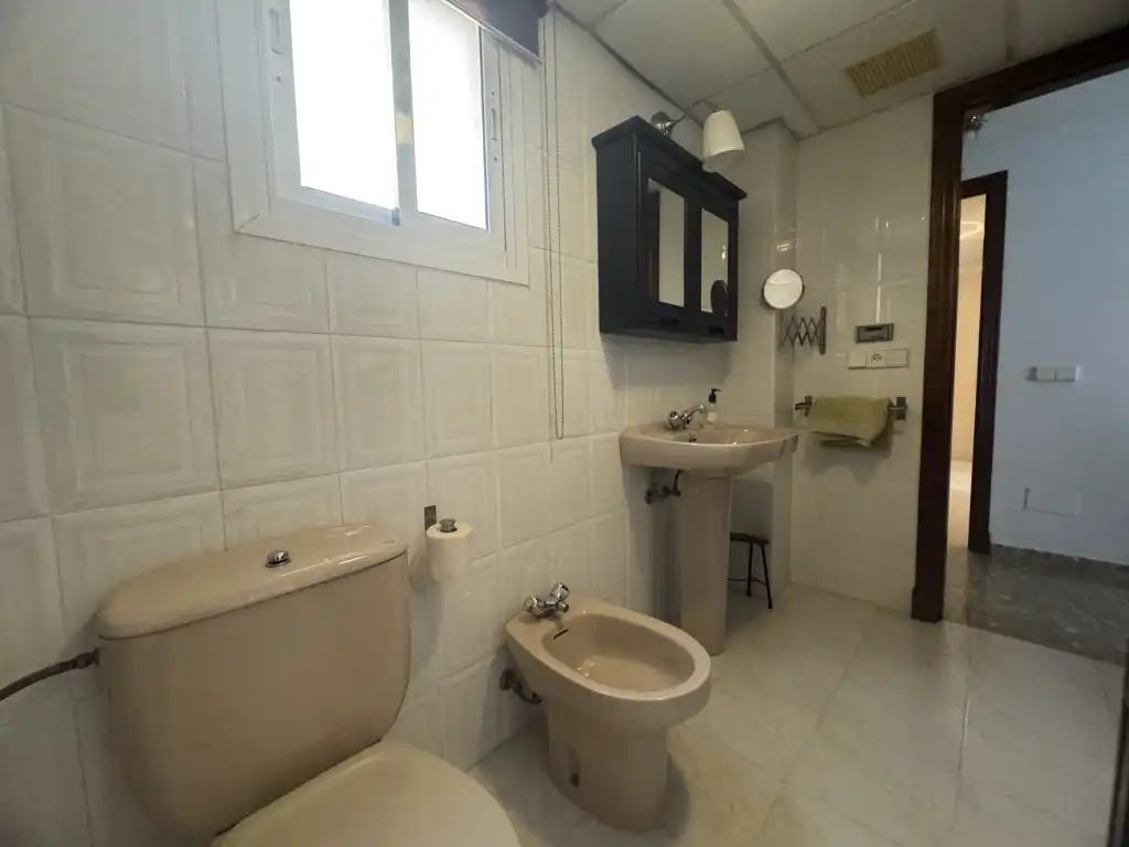 Badezimmer von Haus oder Chalet zum Verkauf in Algeciras mit Ofen und Waschmaschine