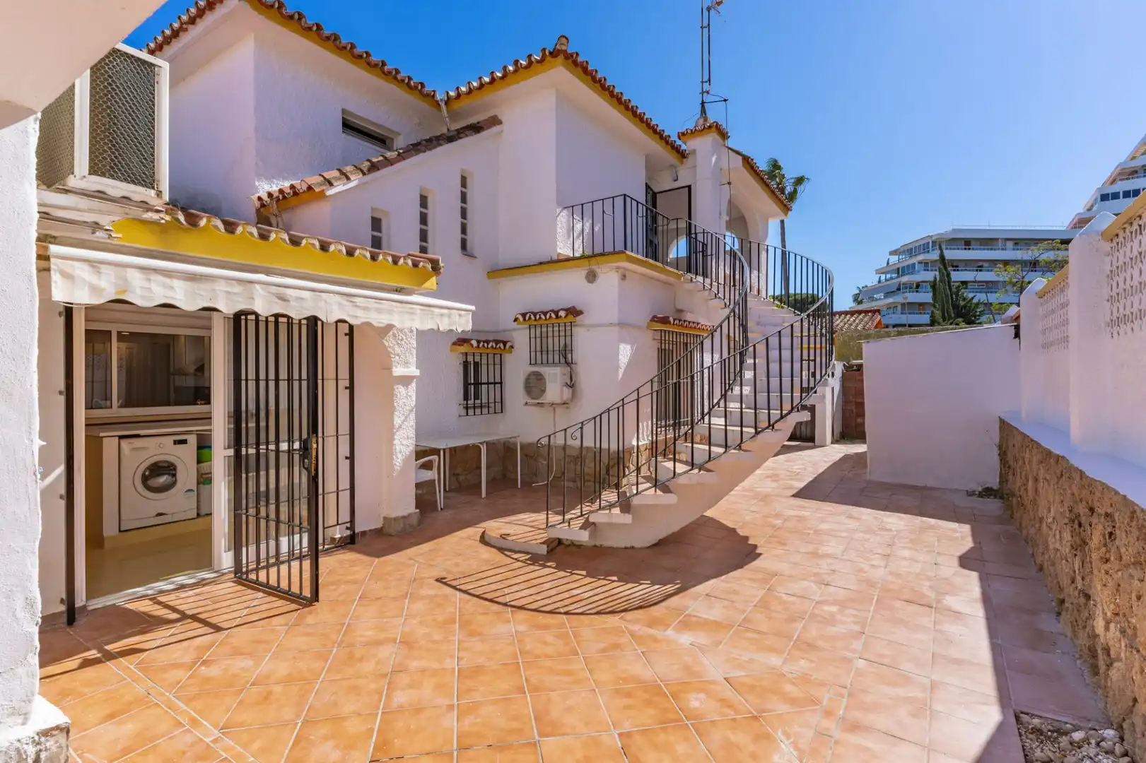 Exterior view of Houses for sale in Benalmádena  with Air Conditioner, Private garden and Swimming Pool