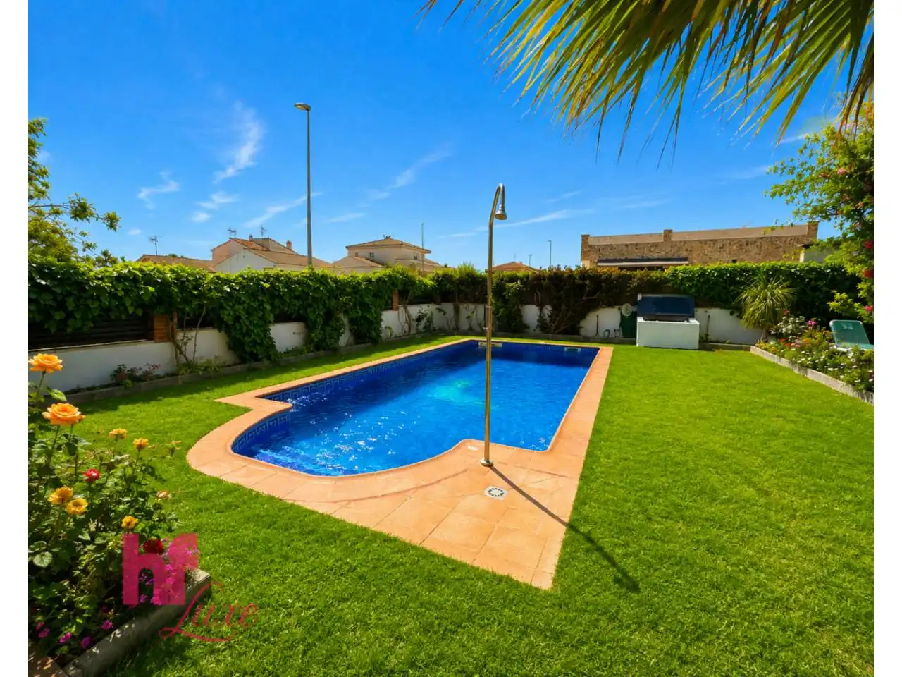 Piscina de Casa o xalet en venda en Cubelles amb Aire condicionat, Calefacció i Jardí privat