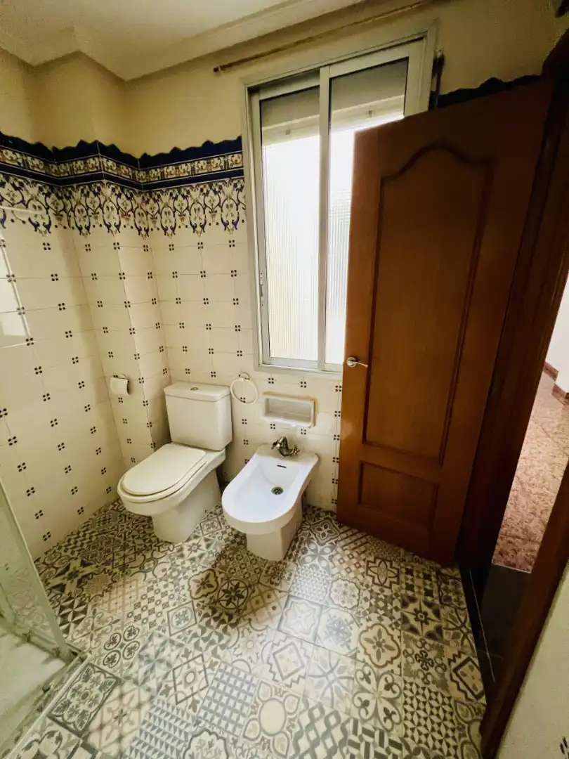 Bathroom of Flat for sale in Zaragoza  with Heating, Oven and Washing machine