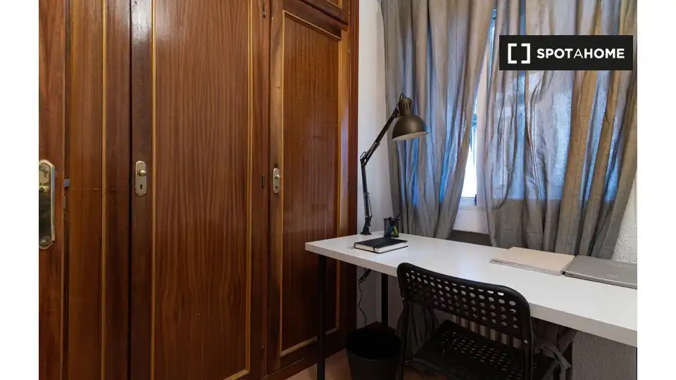 Habitación de Piso de alquiler en Madrid con Aire acondicionado, Calefacción y Amueblado
