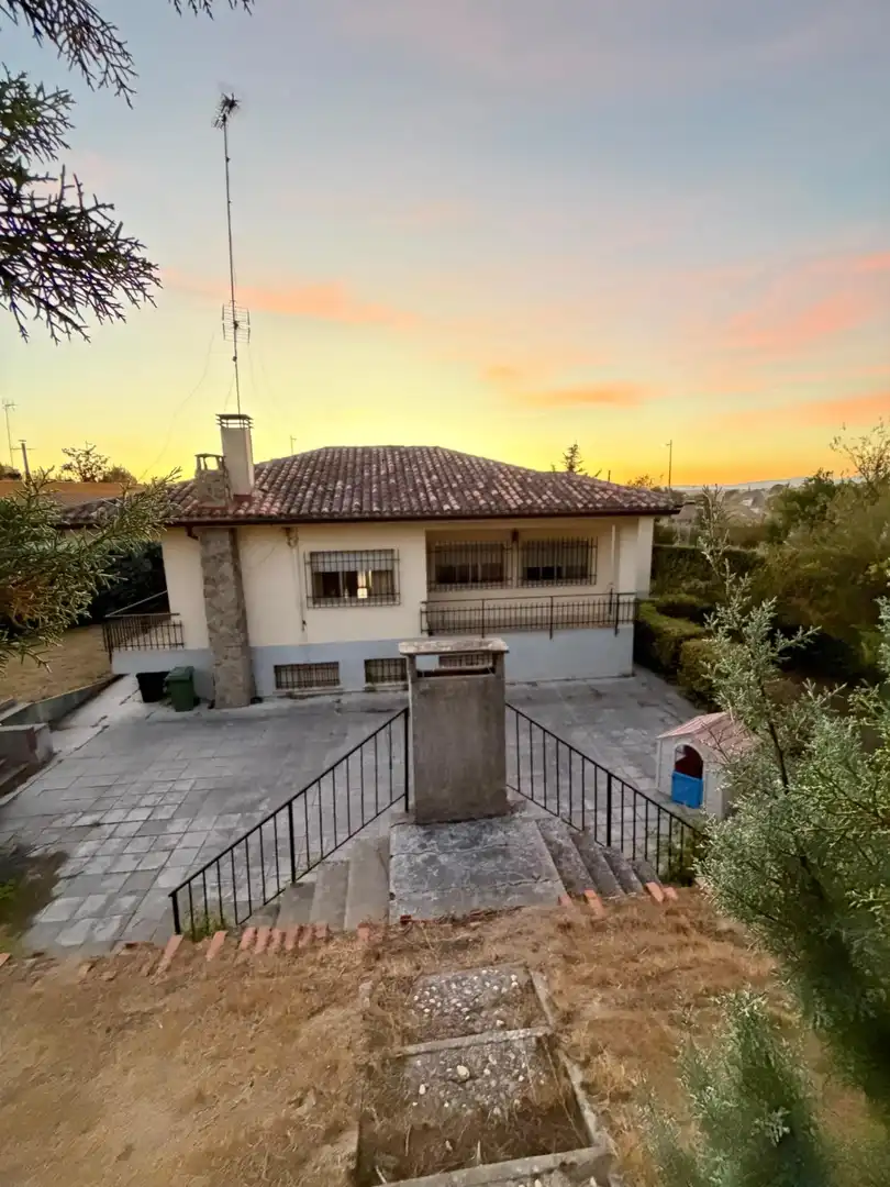 Detached house with pool for sale in Parque Coimbra, imagen 3
