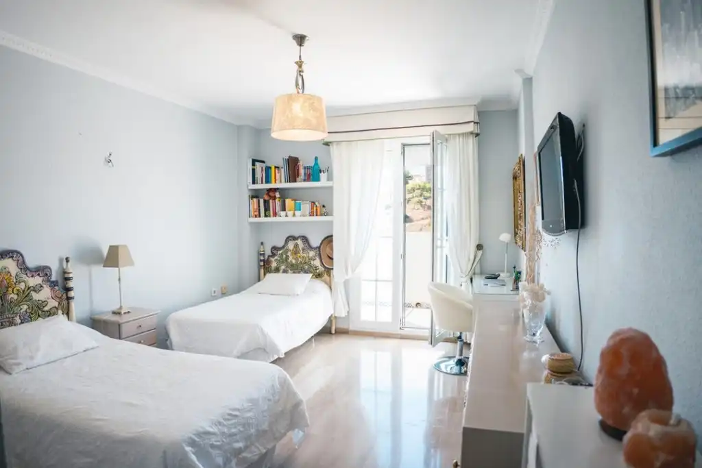 Schlafzimmer von Maisonette zum Verkauf in Fuengirola mit Klimaanlage, Terrasse und Schwimmbad